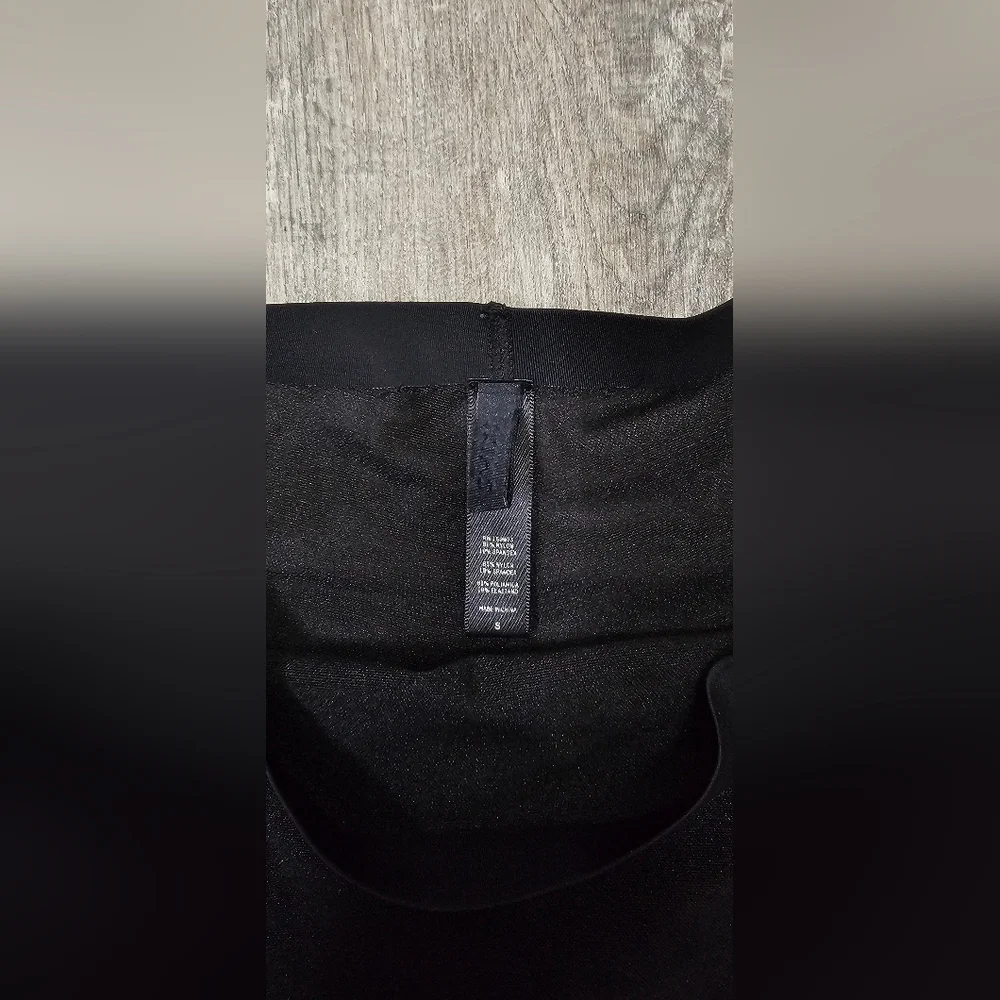 Skims Seamless Sculpt Mid Thigh Shorts-Size Small